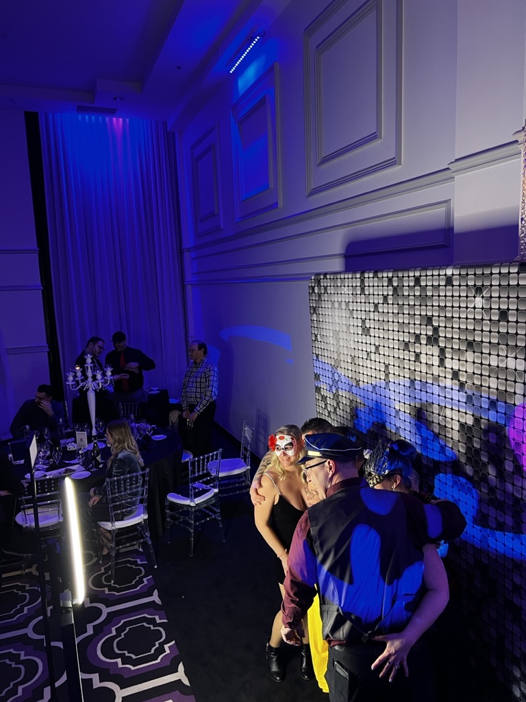Double photobooth corporatif au Mont Blanc, Laval lors d’un événement dans le Grand Montréal